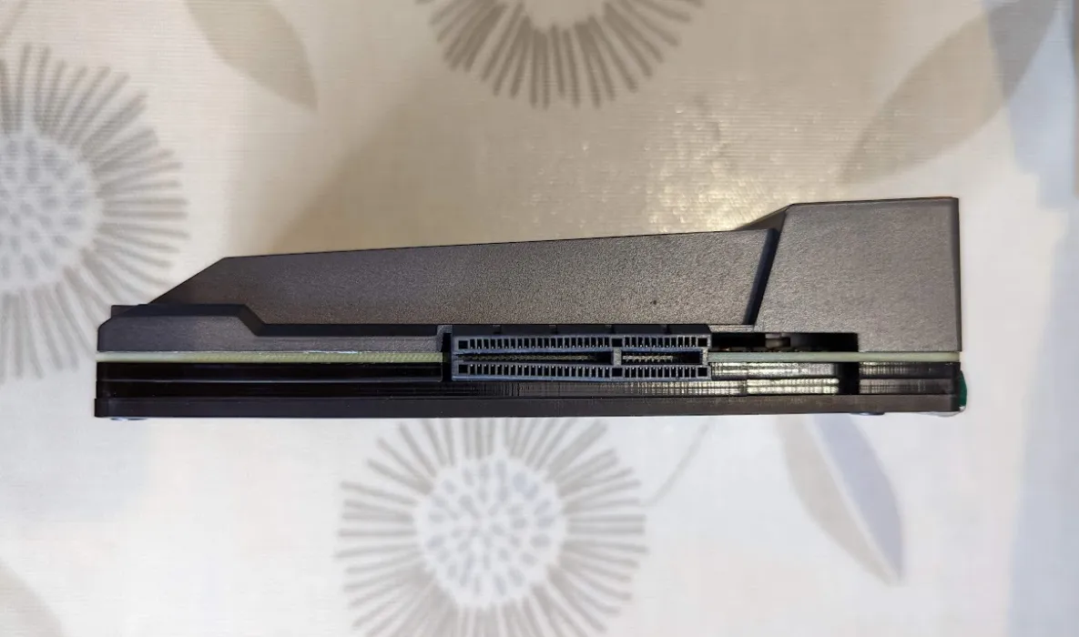 Side-on picture of the ZimaBoard zima1